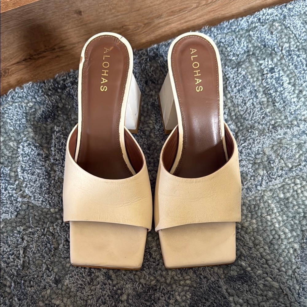 ALOHAS Cream Mules with Square Toe Design